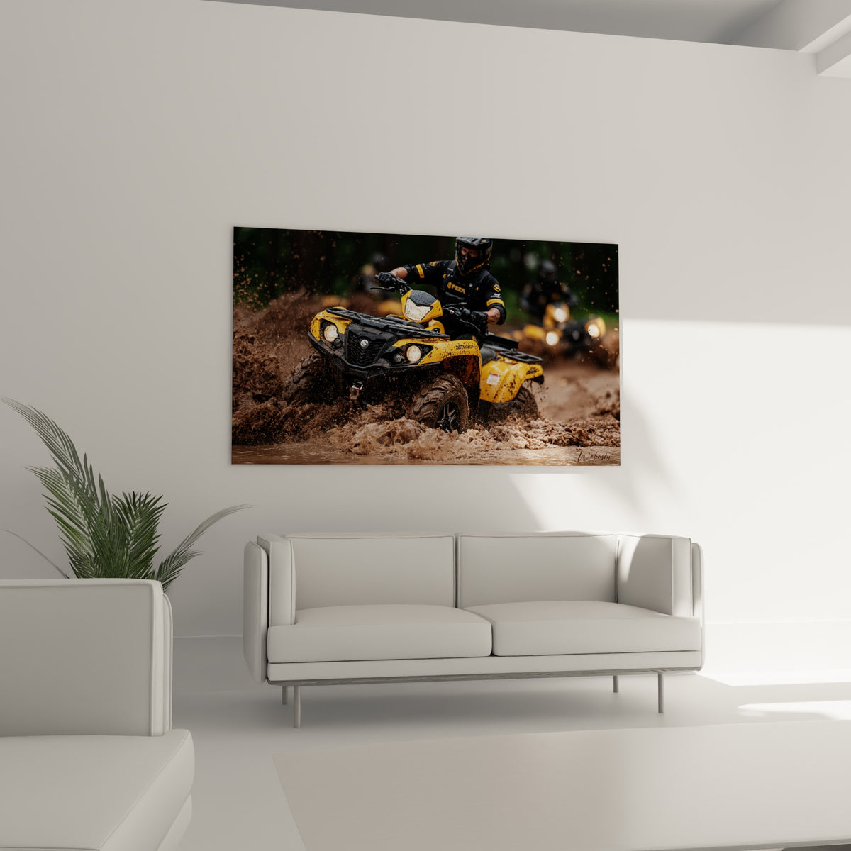 Quad noir et jaune franchissant un bourbier marron, toile au-dessus d'un canapé dans un salon lumineux