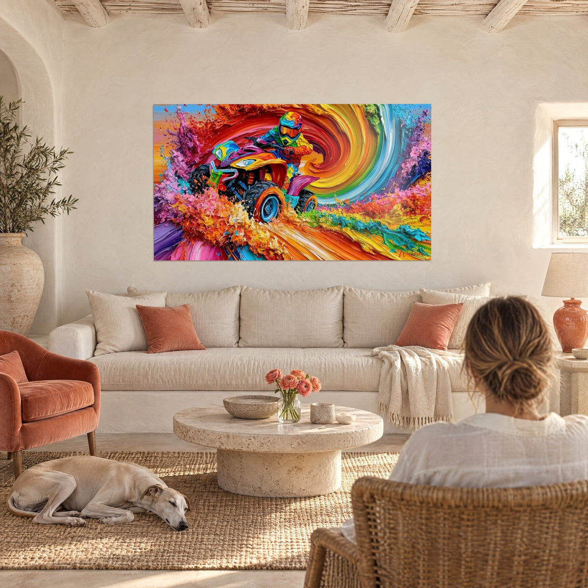 Tableau pilote de quad casqué dans un tourbillon orange et turquoise, femme de dos et lévrier au-dessus d'un canapé dans un salon lumineux