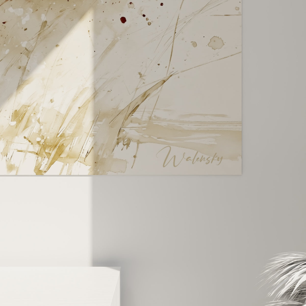 Détail des coulures brunes et éclaboussures ocre sur la toile, grain de l'aquarelle visible de près