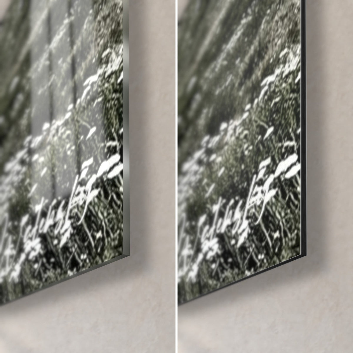 Tableau quadriste casqué filant dans l'herbe, coin bas droit : verre brillant gris argent à gauche, Dibond mat noir à droite