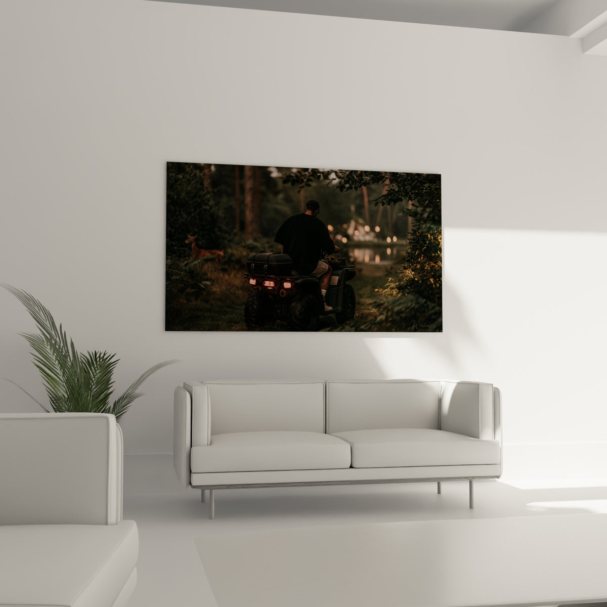 Scène de quad forestier aux tons anthracite et dorés, disposée au-dessus d'un canapé dans un salon lumineux