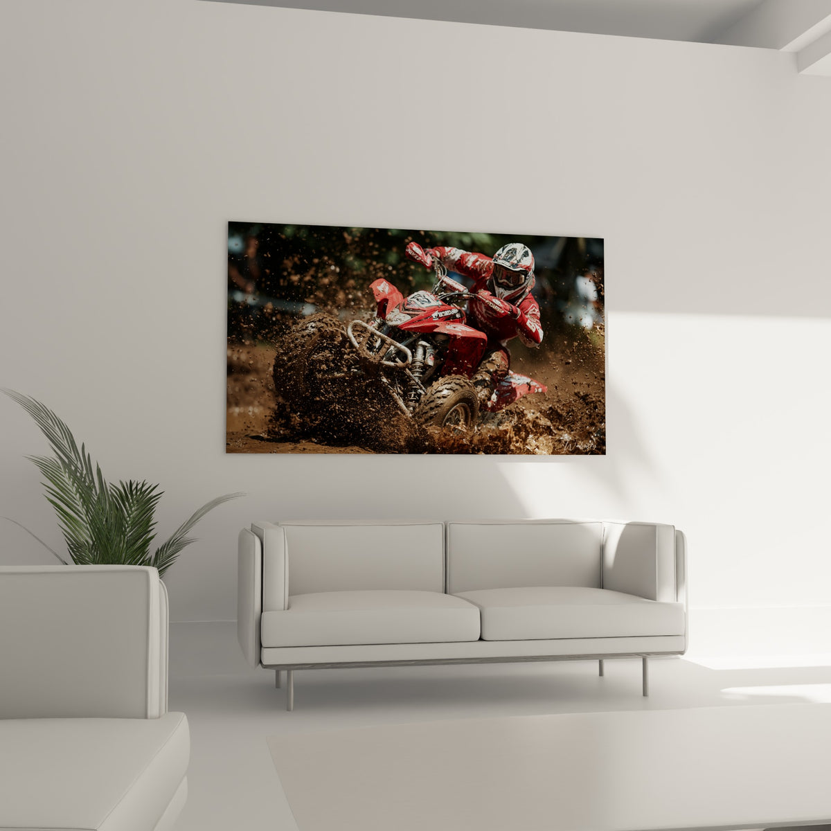 Virage boueux d'un quad rouge et blanc, positionné au-dessus d'un canapé dans un salon lumineux