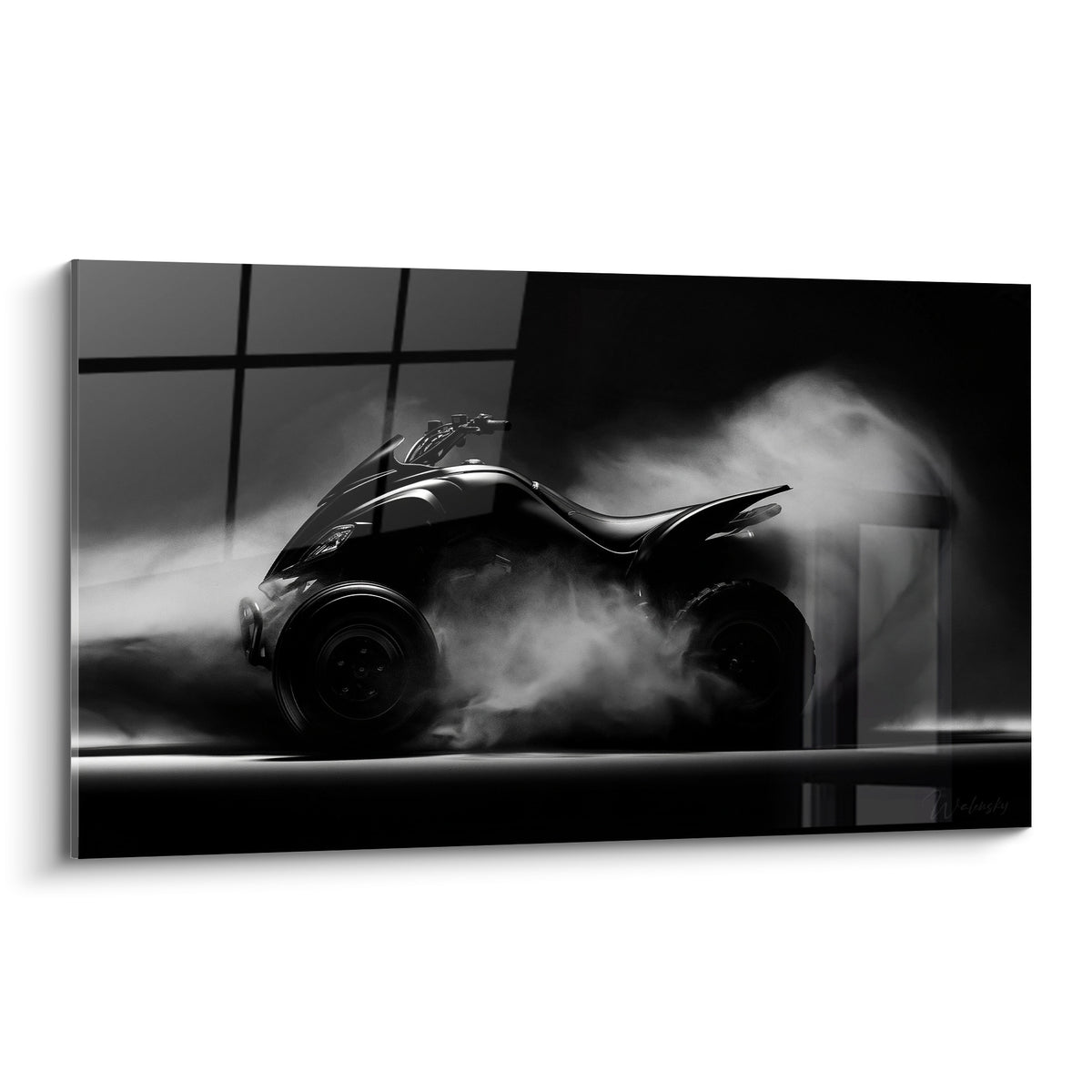 Quad noir de profil, entouré de fumée blanche dense, silhouette anthracite sur fond gris sombre