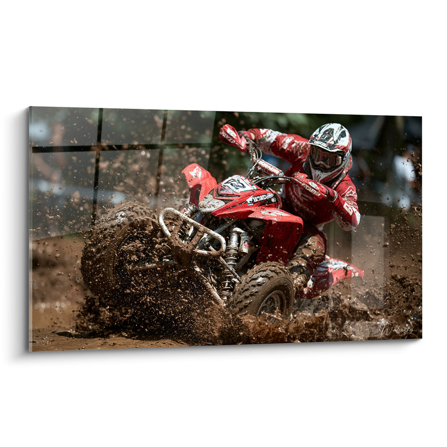 Tableau Quad rouge et blanc dans la gerbe boueuse - Virage brutal en marécage - Edition Quad