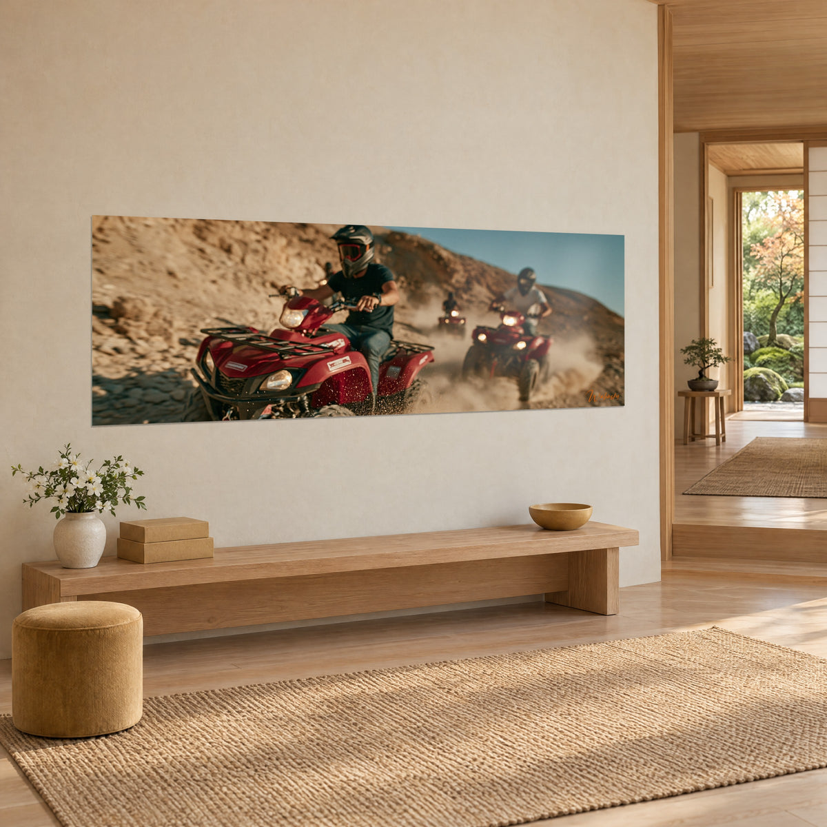 Schilderij drie rode buggy's in een rij door een wolk van zand scheurend, lichtbeige rotsen en azuurblauwe lucht, crème muur van een japandi-woning