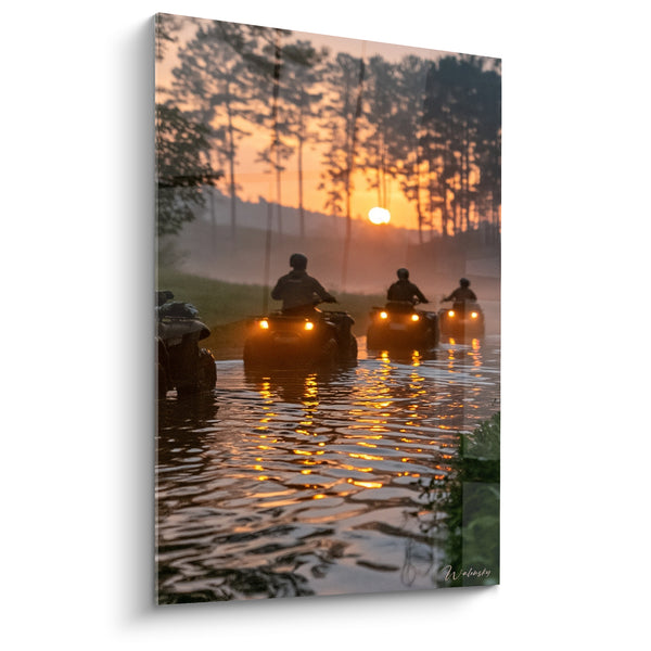 Tableau Quads noirs et orange traversant une eau miroitante - Reflets sur l'étang - Edition Quad