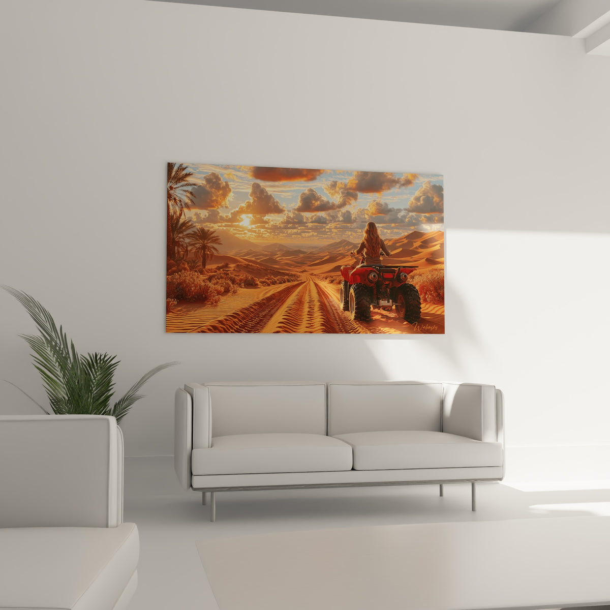 Silhouette sur quad rouge parmi les palmiers et dunes terracotta, tableau au-dessus d'un canapé dans un salon lumineux