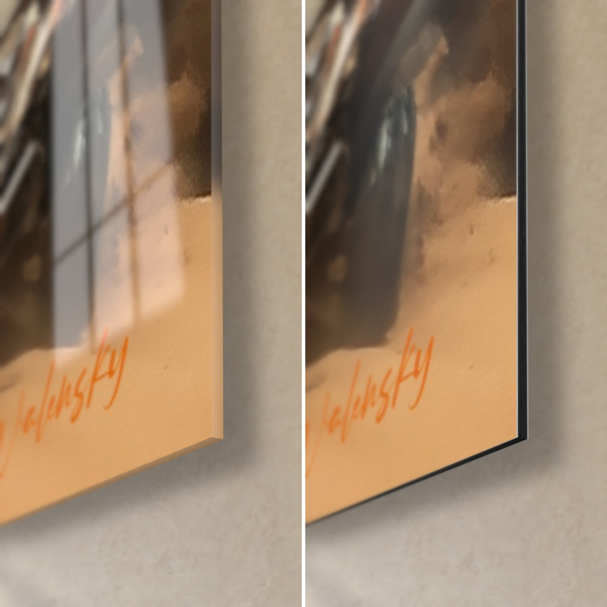 Tableau pilote de quad dans le sable ocre, coin bas droit : signature orange sur verre acrylique brillant à gauche, alu Dibond mat noir à droite
