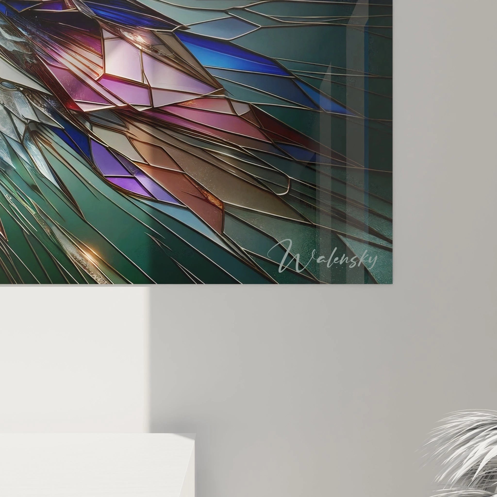 Tableau abstrait présentant une déflagration cristalline en rotation. Gamme colorée alliant bleu profond, mauve, vert-de-gris et reflets cuivrés délimités par un réseau doré. Texture lisse et brillante évoquant des matériaux fractionnés en facettes anguleuses. Motif en spirale avec mouvement centrifuge et fragments triangulaires créant une impression d'expansion explosive.
