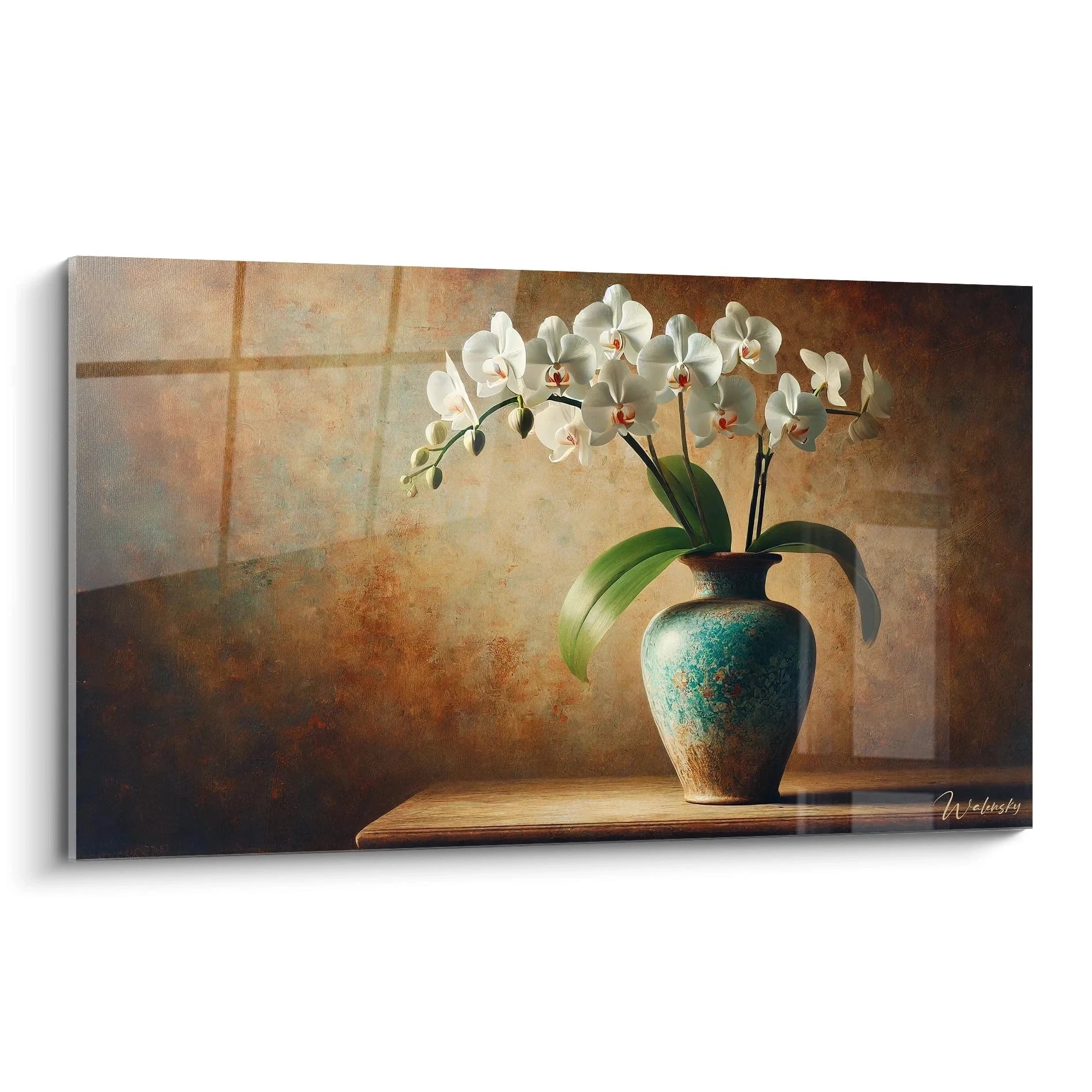 Tableau Orchidée en vue de biais mettant en avant la délicatesse des orchidées blanches dans un vase turquoise antique, rehaussé par un fond chaleureux et texturé pour une ambiance sereine.

