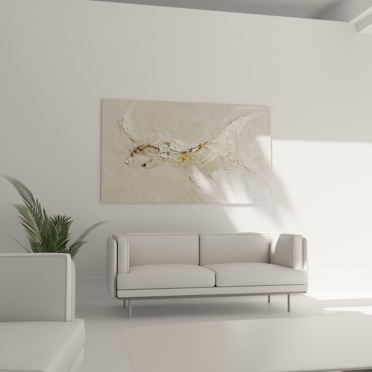 Courbes fluides d'une raie manta blanche et dorée accrochées au-dessus d'un canapé dans un salon lumineux