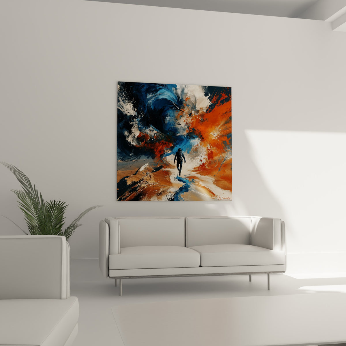 Silhouette en chemin sablonneux, tableau randonnée au-dessus d'un canapé dans un salon lumineux