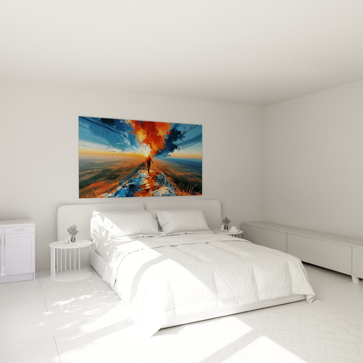 Silhouette de randonneur face au soleil couchant orange et bleu, au-dessus d'un lit dans une chambre claire