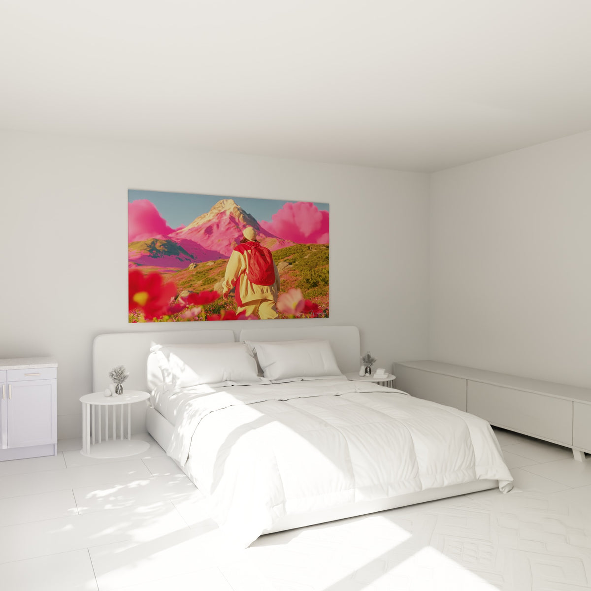 Silhouette en tenue jaune et sac rouge face à des nuages roses, au-dessus d'un lit dans une chambre claire