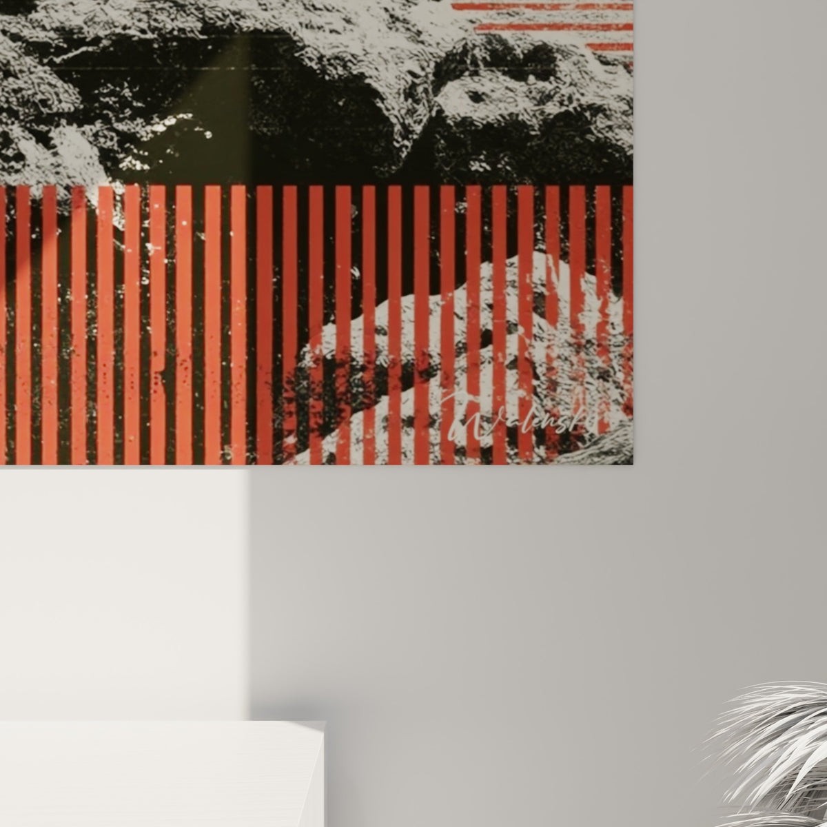 Grain de l'impression révélant les éraflures crème et rouges du cercle solaire texturé