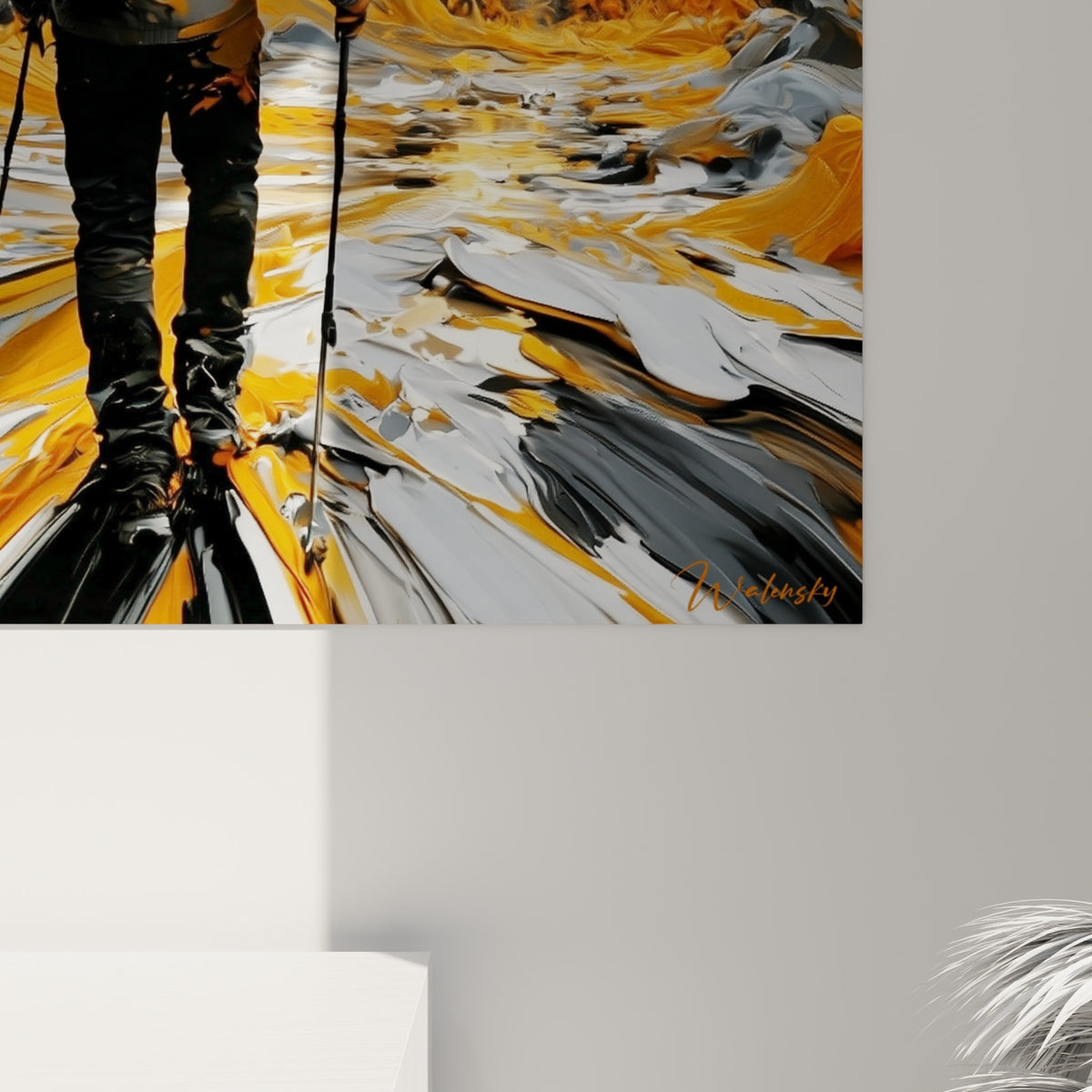 Empâtements dorés et coulures grises se mêlent en volutes sur la toile de ce tableau randonnée
