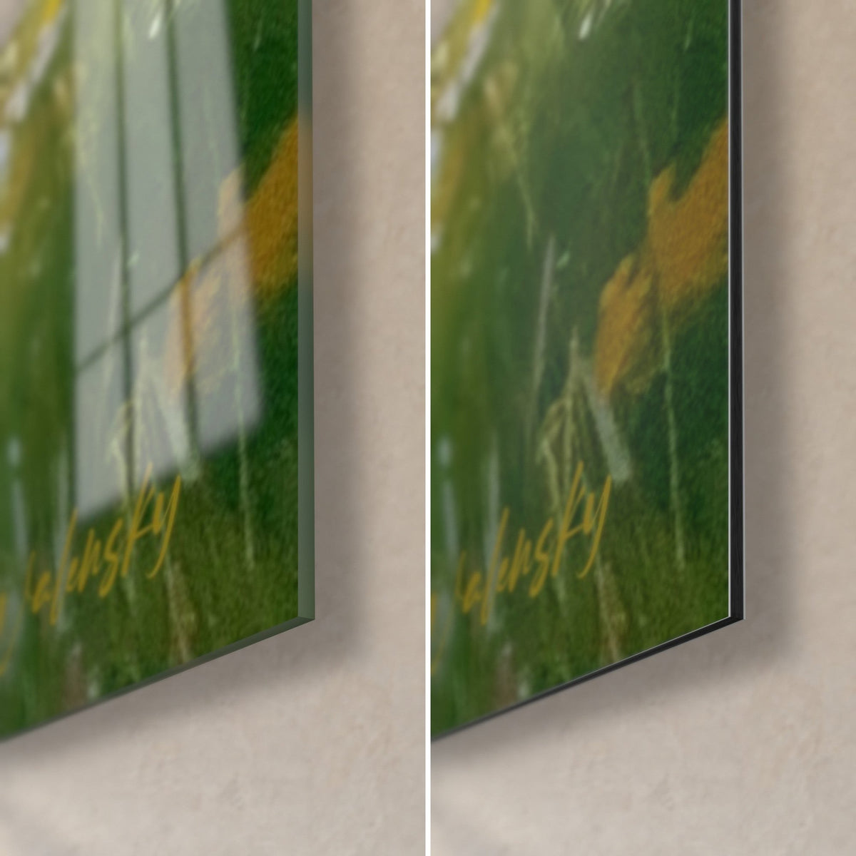 Tableau randonneur sur un sentier fleuri, coin bas droit : verre brillant aux reflets à gauche, Dibond mat vert à droite
