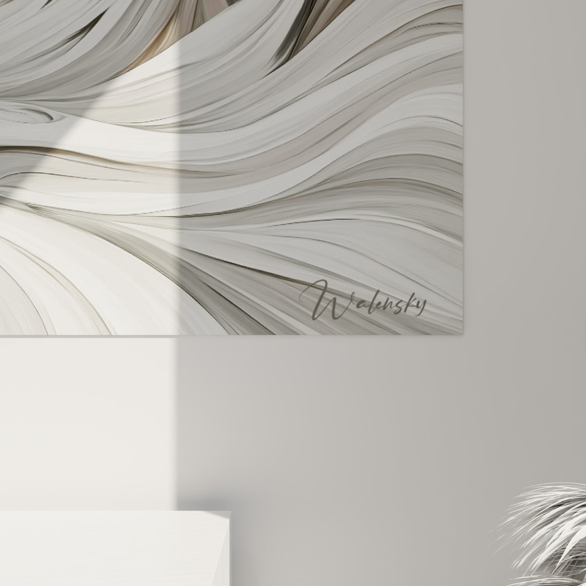 Détail des empâtements gris fumé et blanc immaculé formant les reliefs ondulants autour de la randonneuse