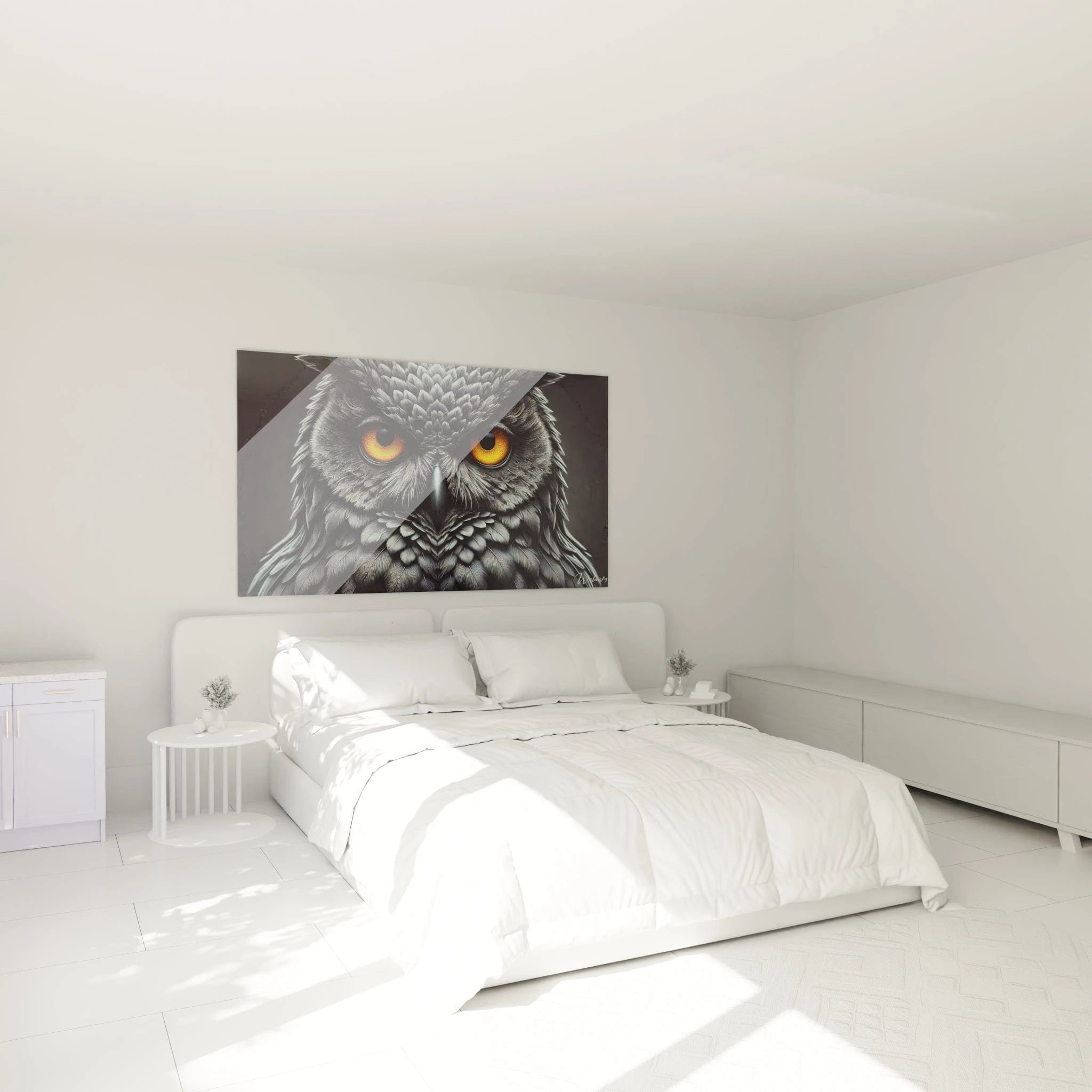 tableau hibou majestueux accroché dans une chambre au-dessus du lit ajoutant une ambiance apaisante avec des tons gris noir et orange rappelant la sérénité et le mystère de la forêt calme

