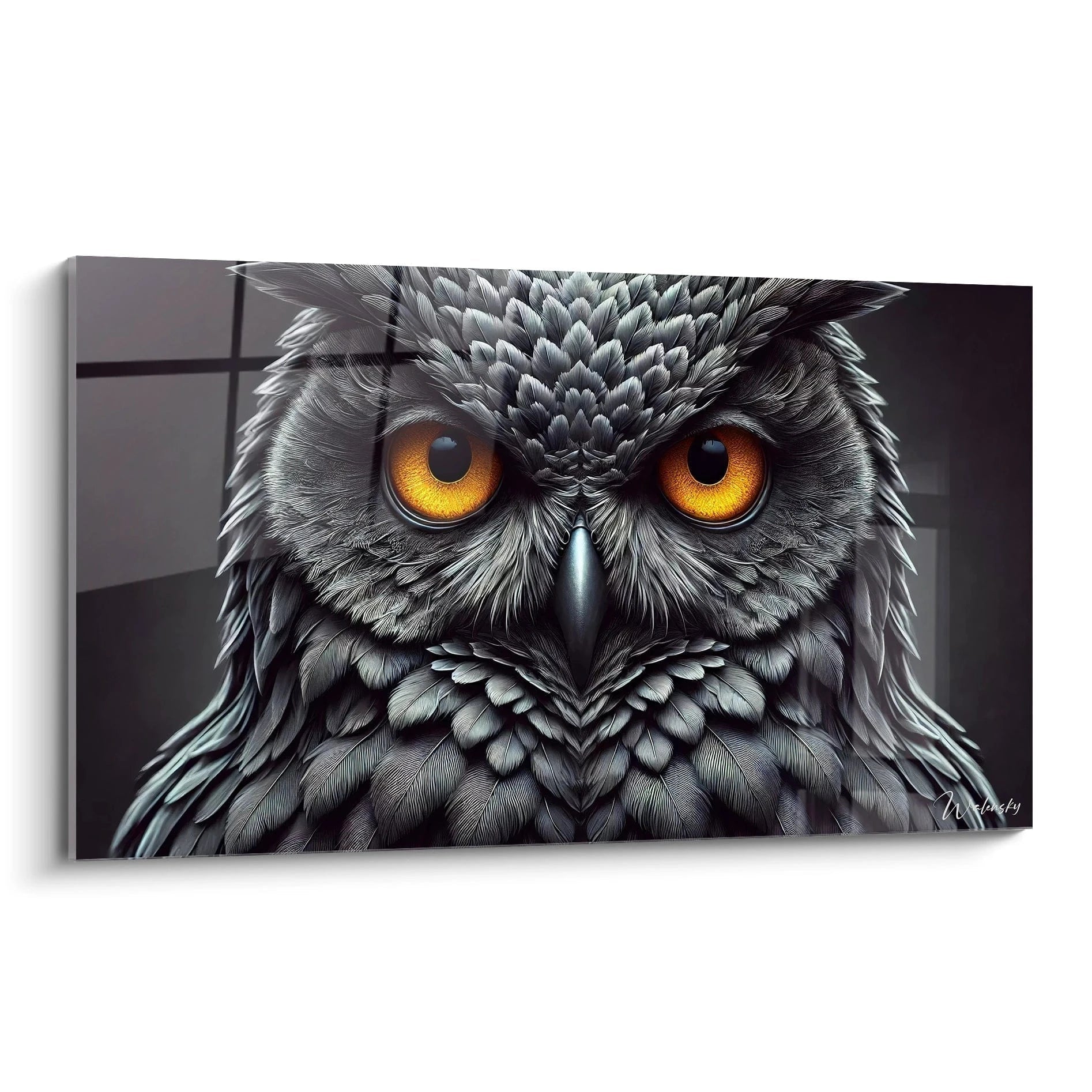 tableau hibou vu de biais avec son plumage hyperrealiste aux tons gris et noirs et ses yeux orange perçants sur fond sombre une texture saisissante qui capte l’intensité et la sagesse du regard

