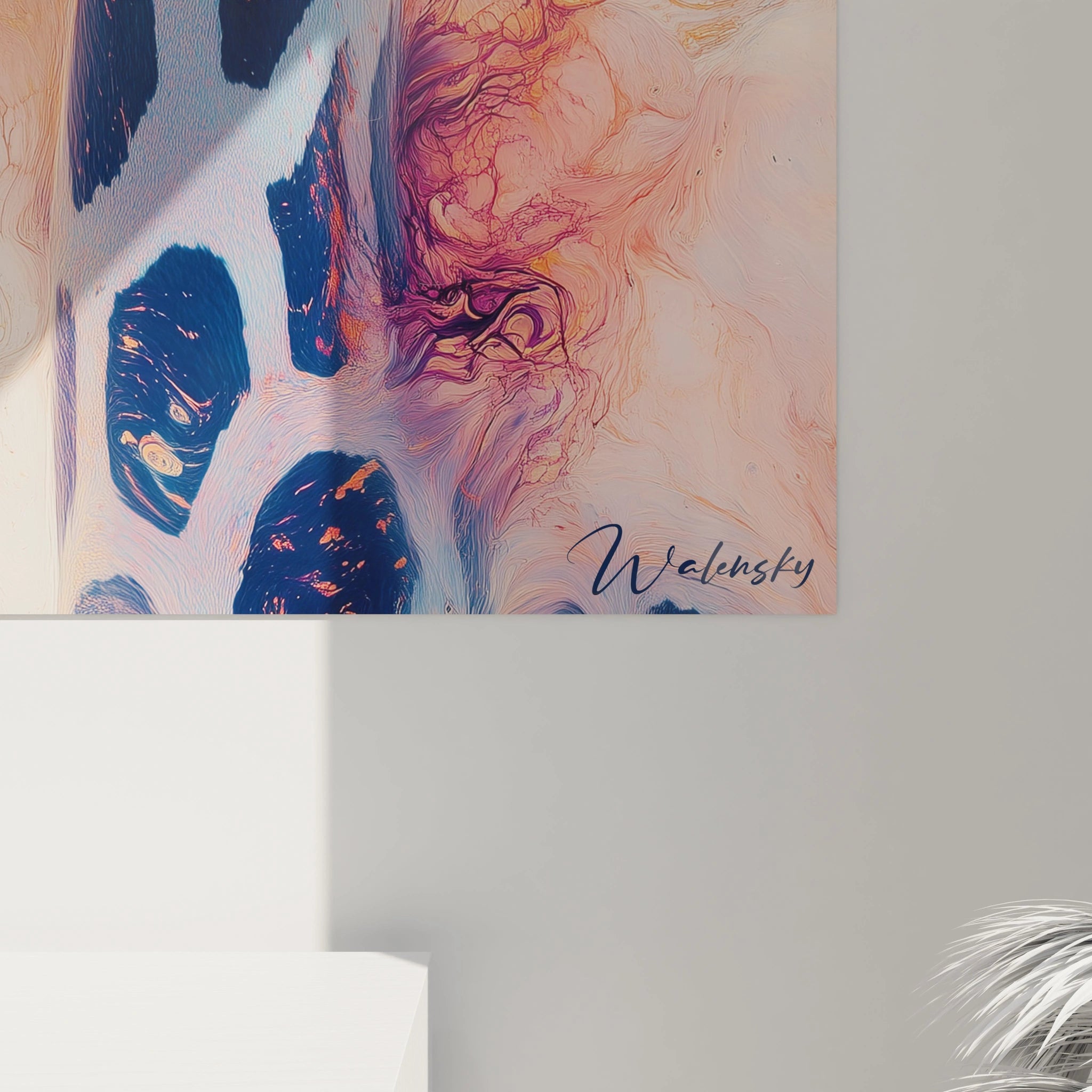 Un tableau girafe contemporain juxtaposant l'animal aux teintes bleues avec un arrière-plan fluide orange et pêche. Le contraste entre le réalisme du sujet et l'abstraction du fond crée une tension visuelle entre nature et imaginaire.
