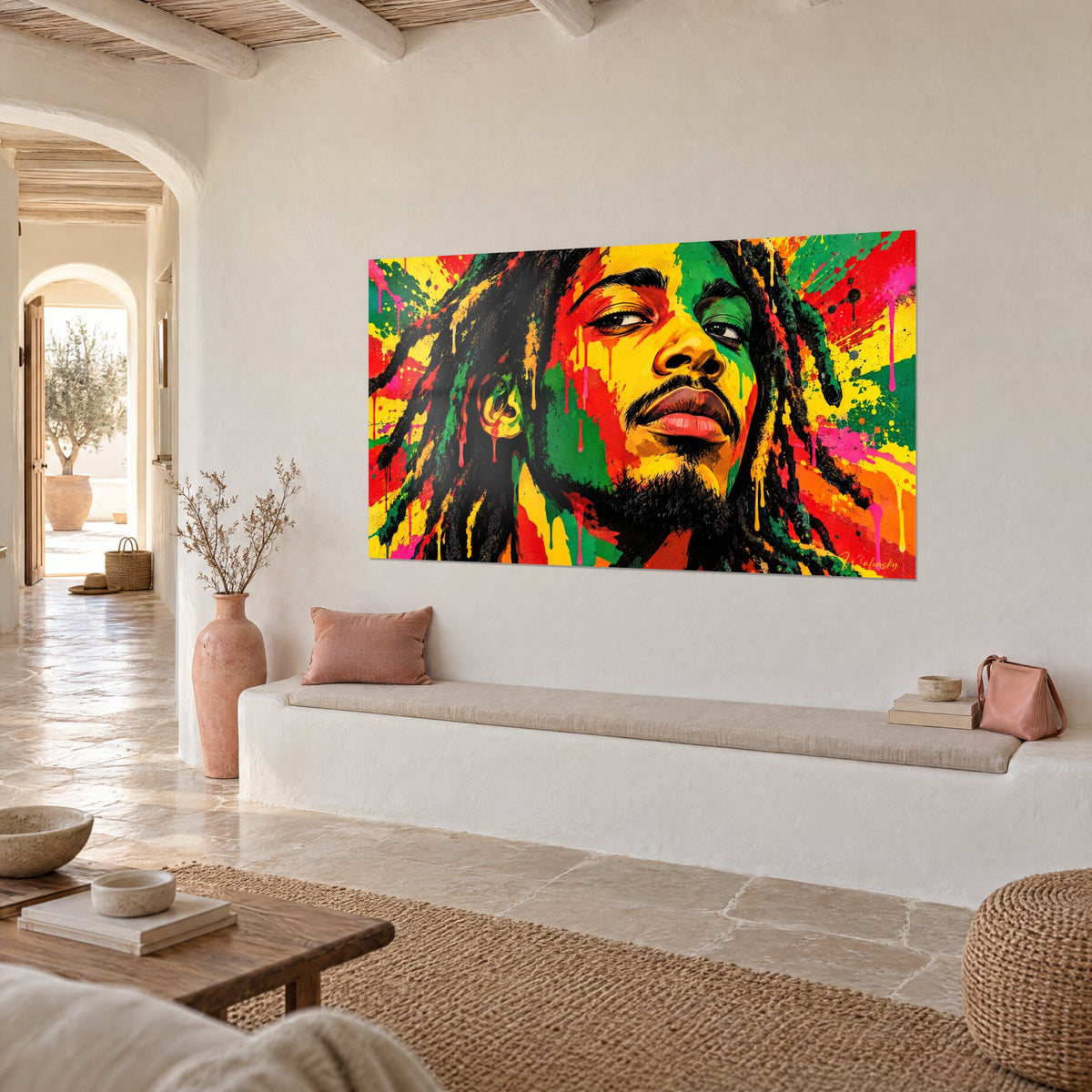 Tableau portrait rasta aux coulures roses et orange, barbe sombre et regard de côté, vue de trois-quarts sur mur blanc