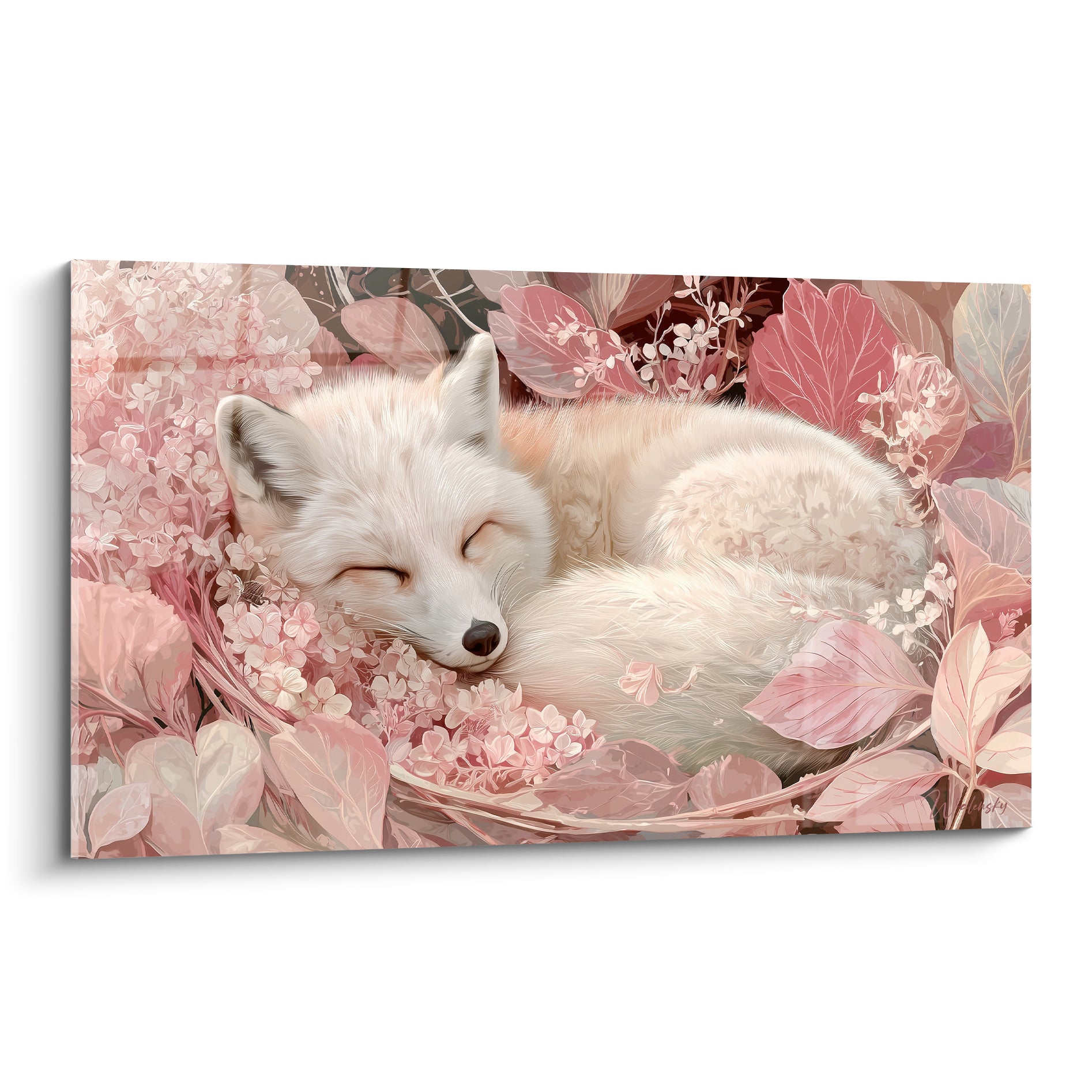 Renard blanc endormi roulé en boule parmi feuilles roses et fleurs blanches délicates