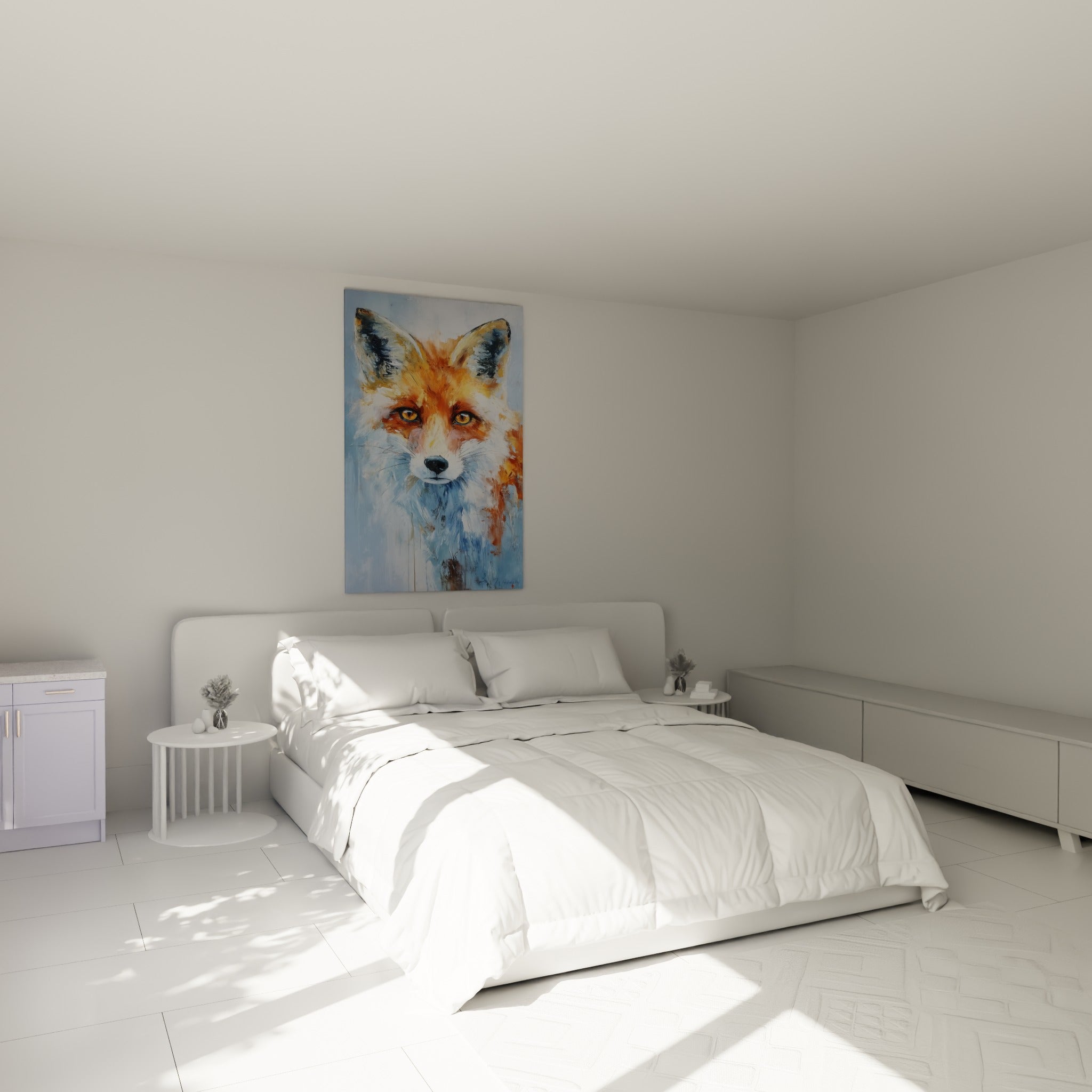 Renard fauve au regard intense accroché au-dessus d'un lit dans une chambre claire