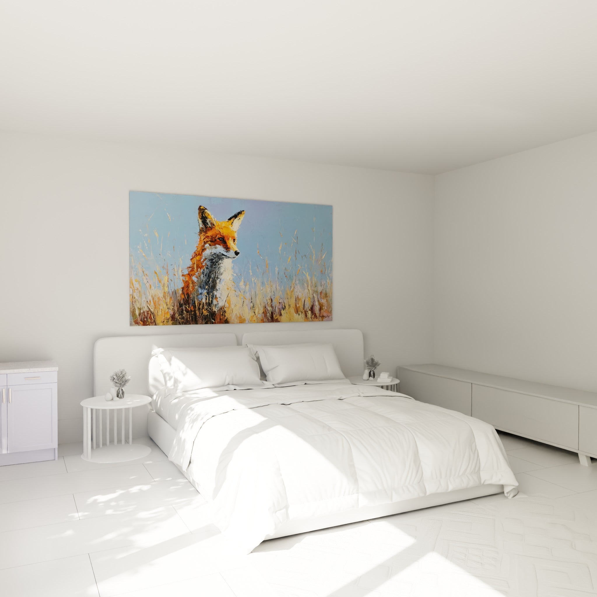 Museau attentif du renard fauve sur fond bleu, toile accrochée au-dessus d'un lit dans une chambre claire