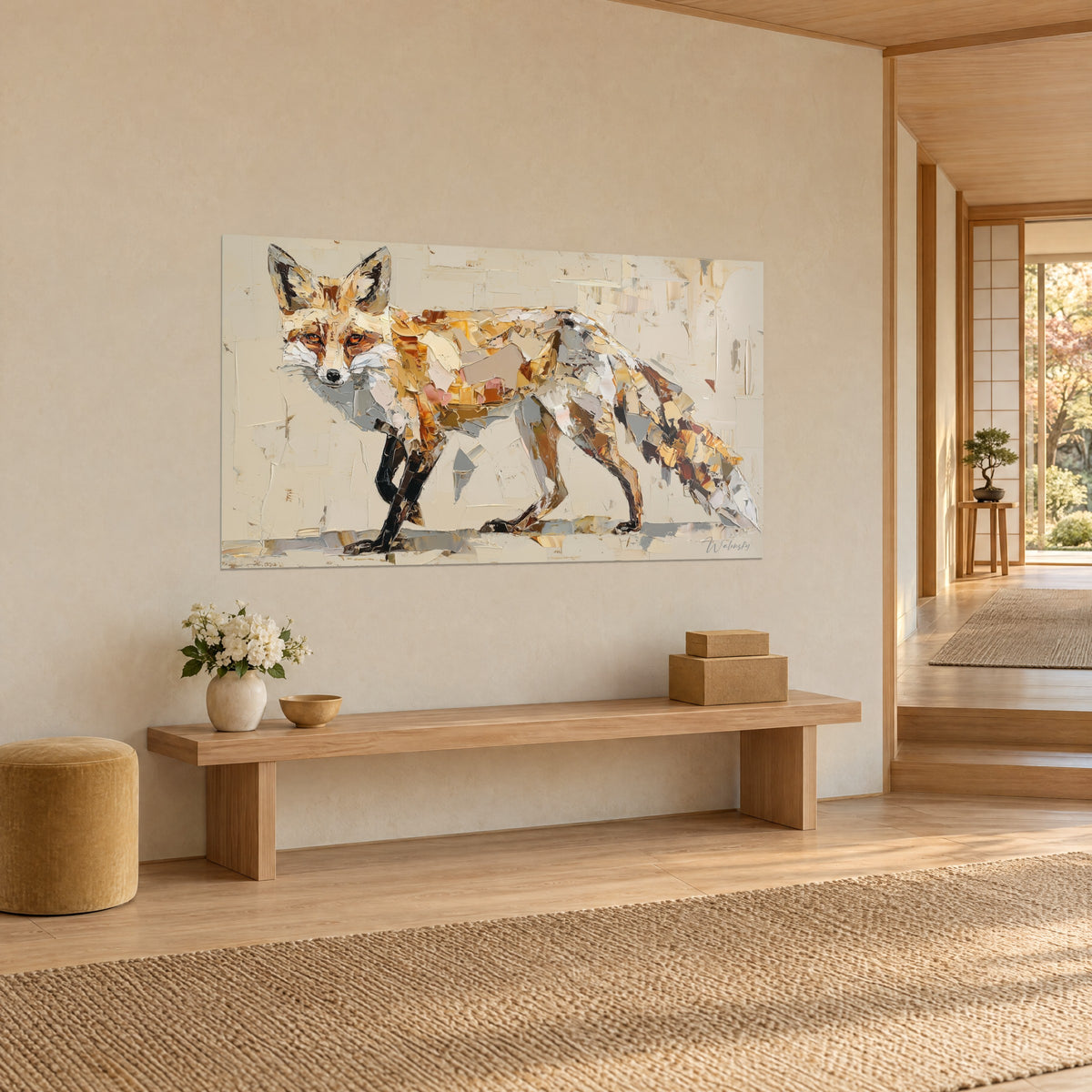 Schilderij vos met zwarte poten, vacht van oranje en crèmekleurige verfspatten, beige muur, houten bank in een japandi hal