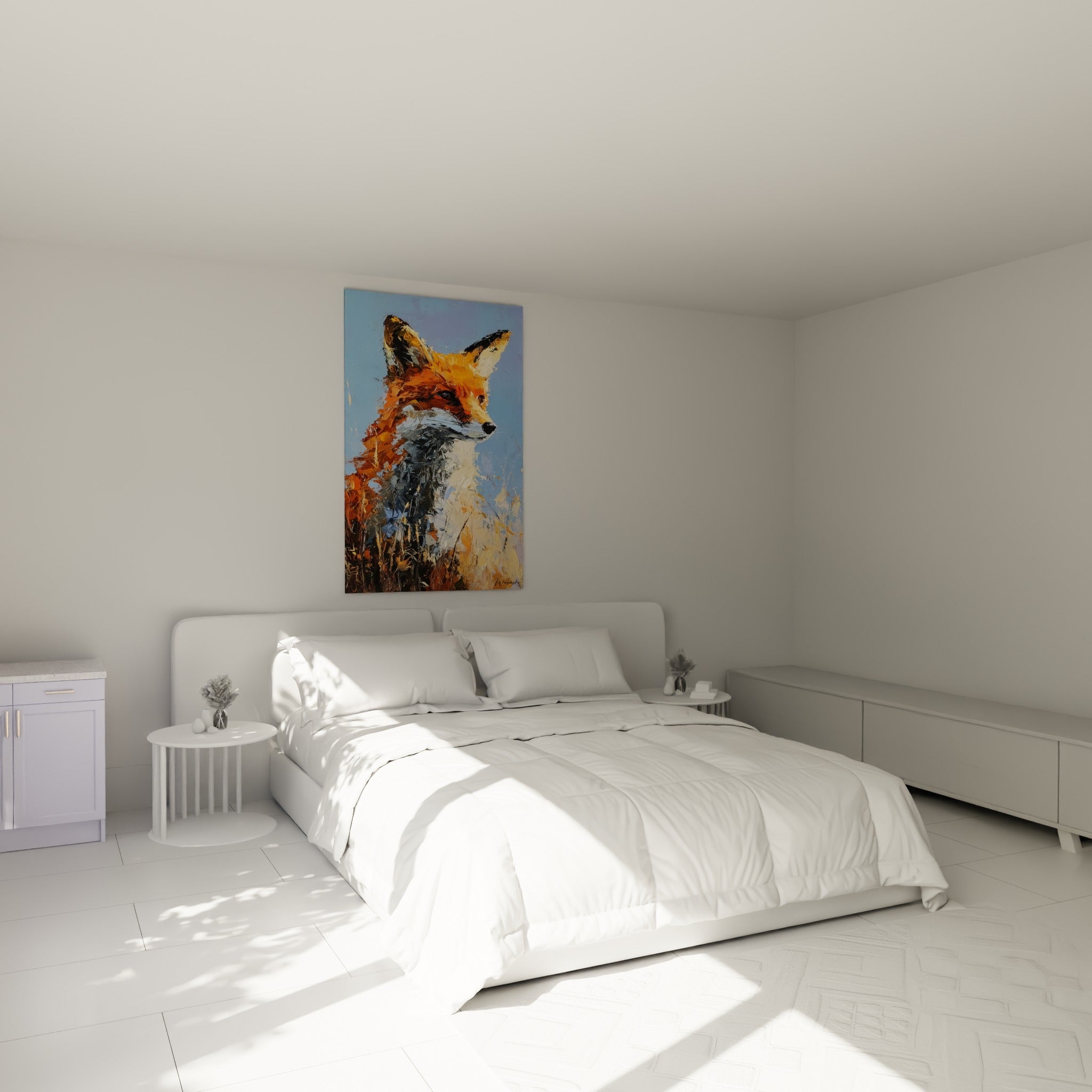 Buste de renard orange et blanc cassé accroché au-dessus d'un lit dans une chambre claire