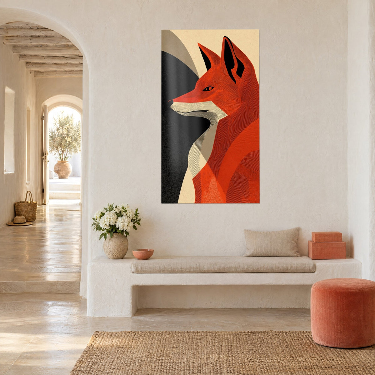 Gemälde stilisierter Fuchs mit weißer Schnauze, schwarzer und sandbeiger Hintergrund, in einer gewölbten Nische eines mediterranen Hauses
