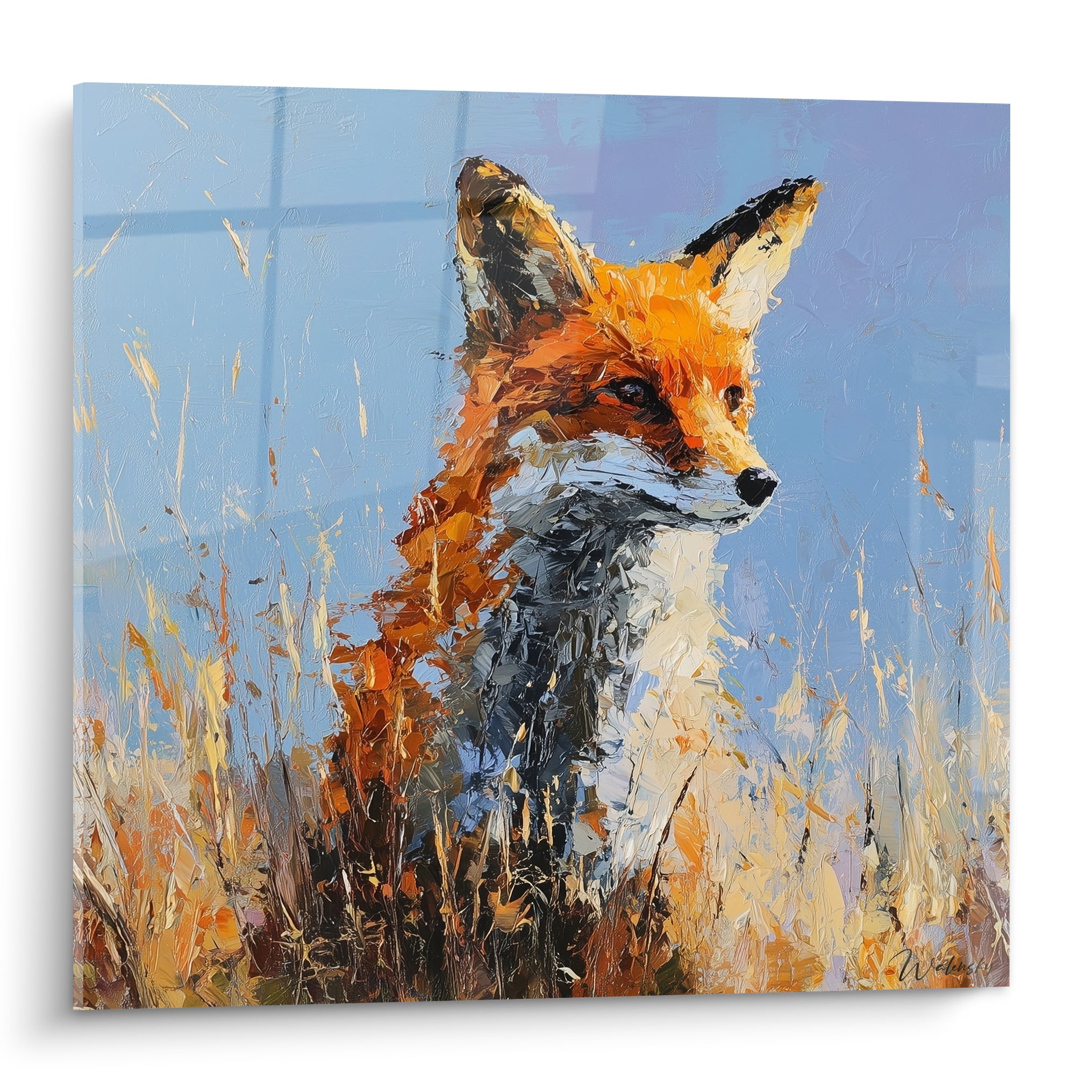 Renard roux à l'oreille dressée, pelage orange et gris, fond bleu pastel et herbes dorées