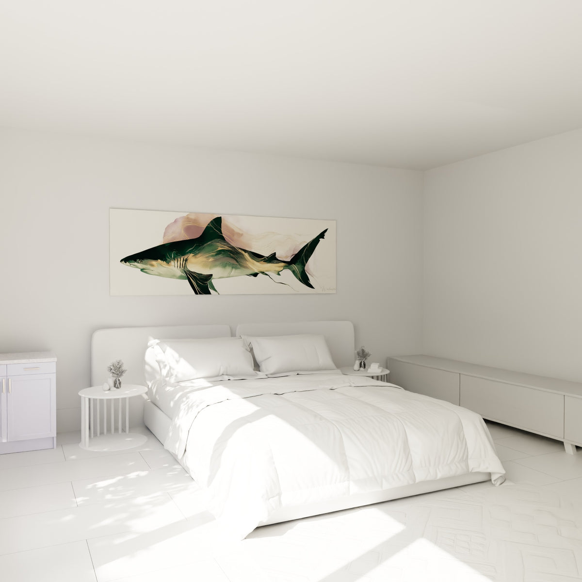Requin anthracite aux lignes dorées suspendu au-dessus d'un lit dans une chambre claire