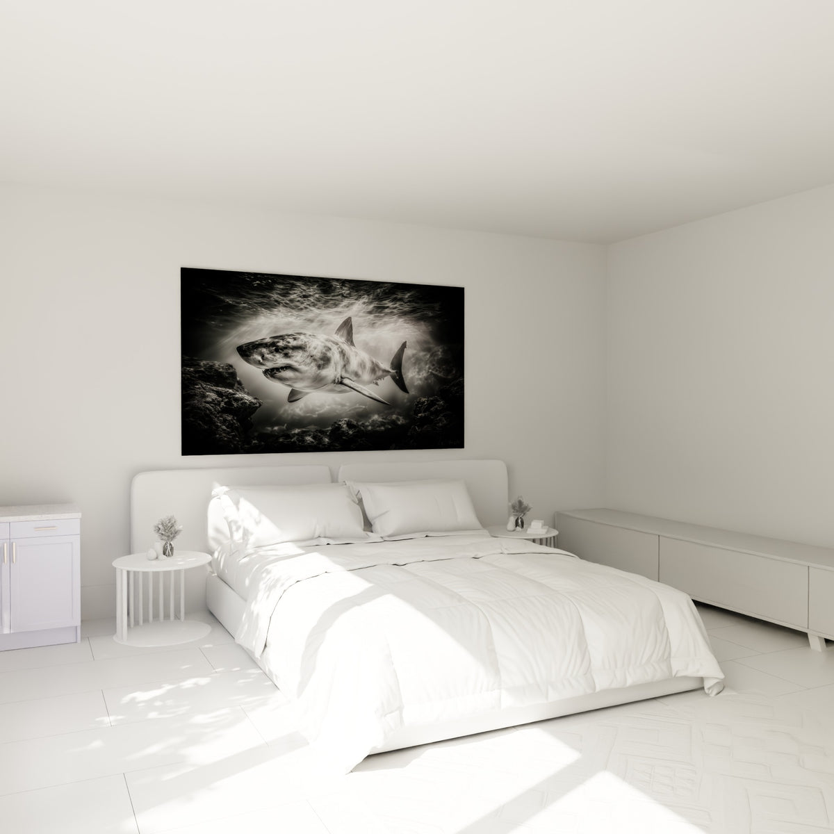 Grand requin blanc en nage puissante au-dessus d'un lit dans une chambre claire