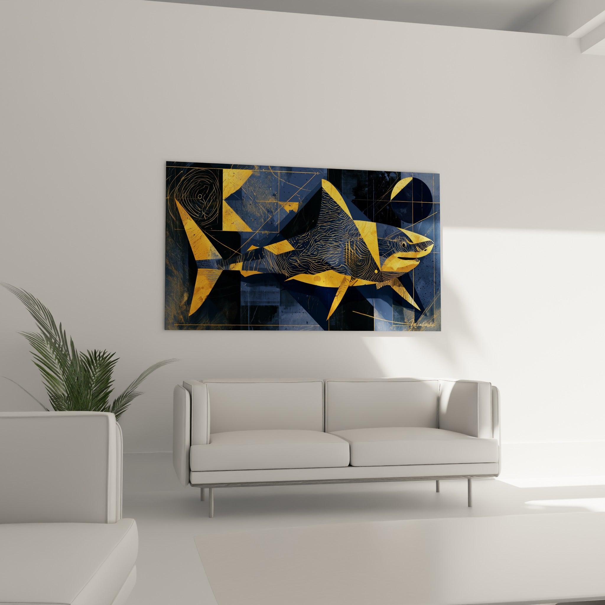 Requin bleu marine et ocre en composition graphique au-dessus d'un canapé dans un salon lumineux