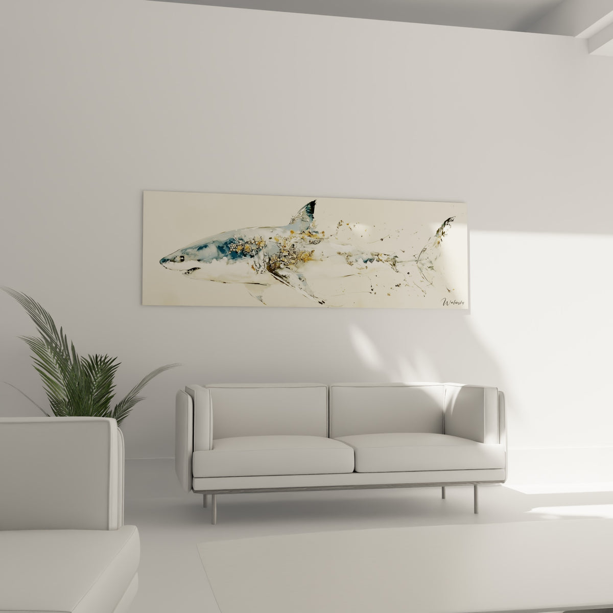 Silhouette marine bleu marine et dorée accrochée au-dessus d'un canapé dans un salon lumineux