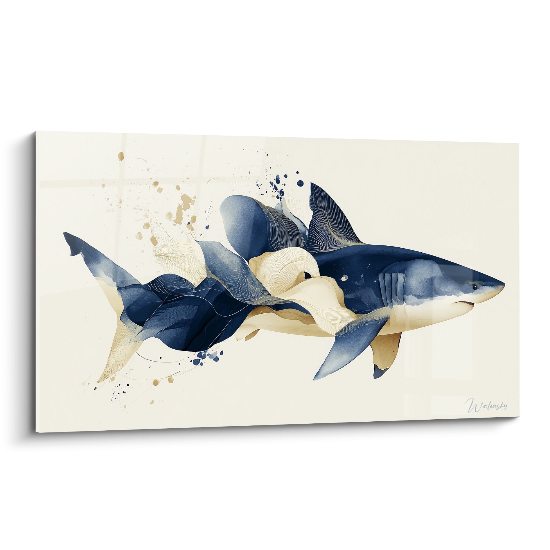 Requin bleu marine et ivoire aux drapés sculptés, profil détaillé sur fond clair épuré