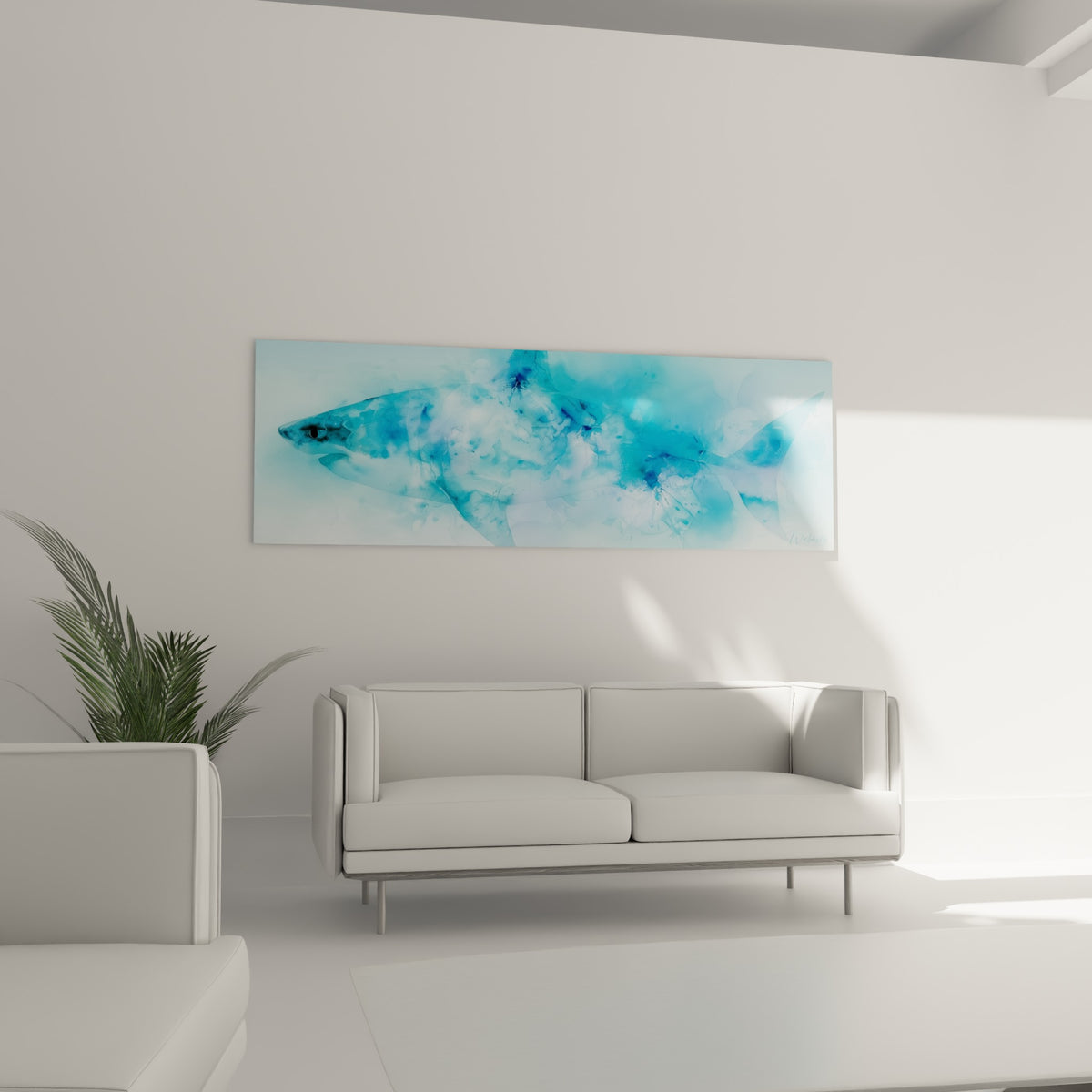 Requin bleu pastel et blanc cassé aux contours flous accroché au-dessus d'un canapé dans un salon lumineux