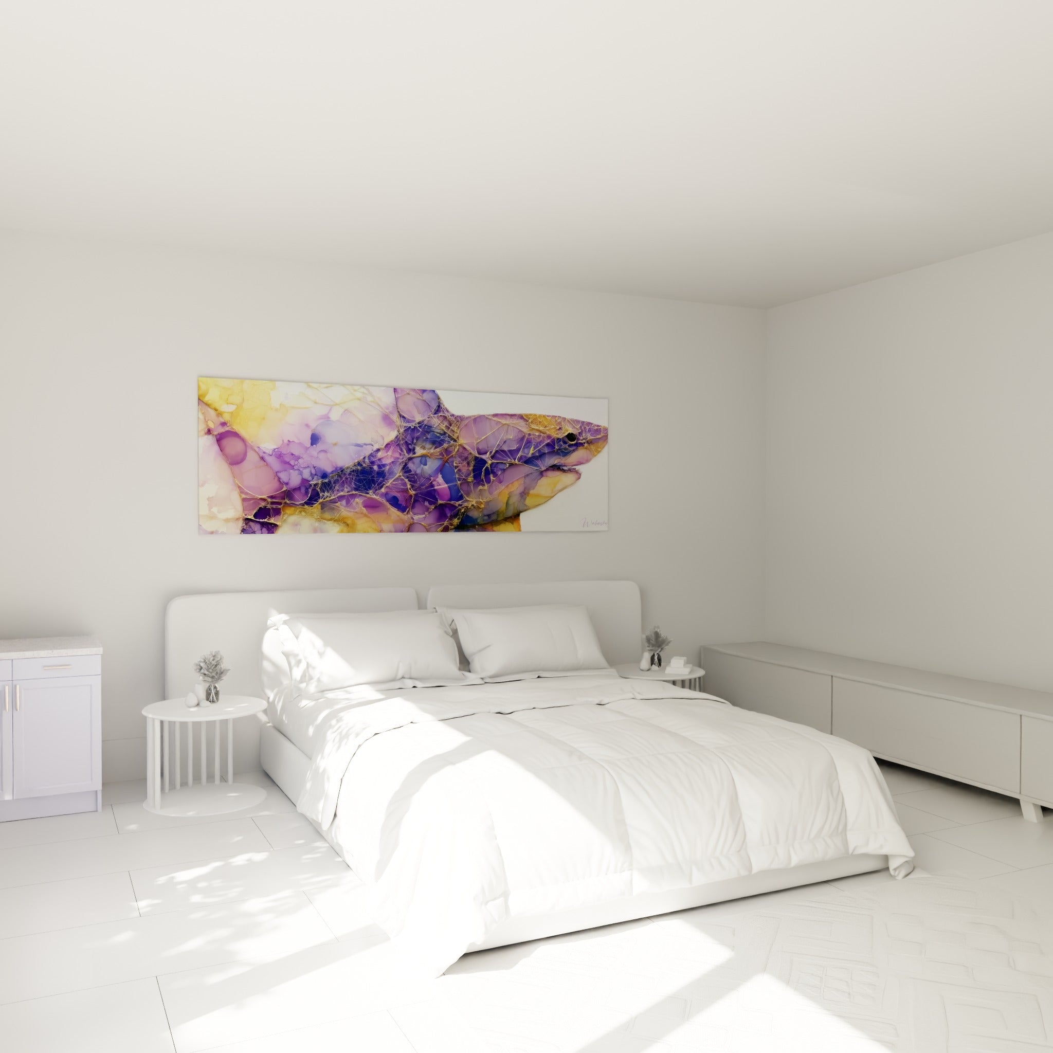 Requin violet aux veines dorées accroché au-dessus d'un lit dans une chambre claire et épurée.