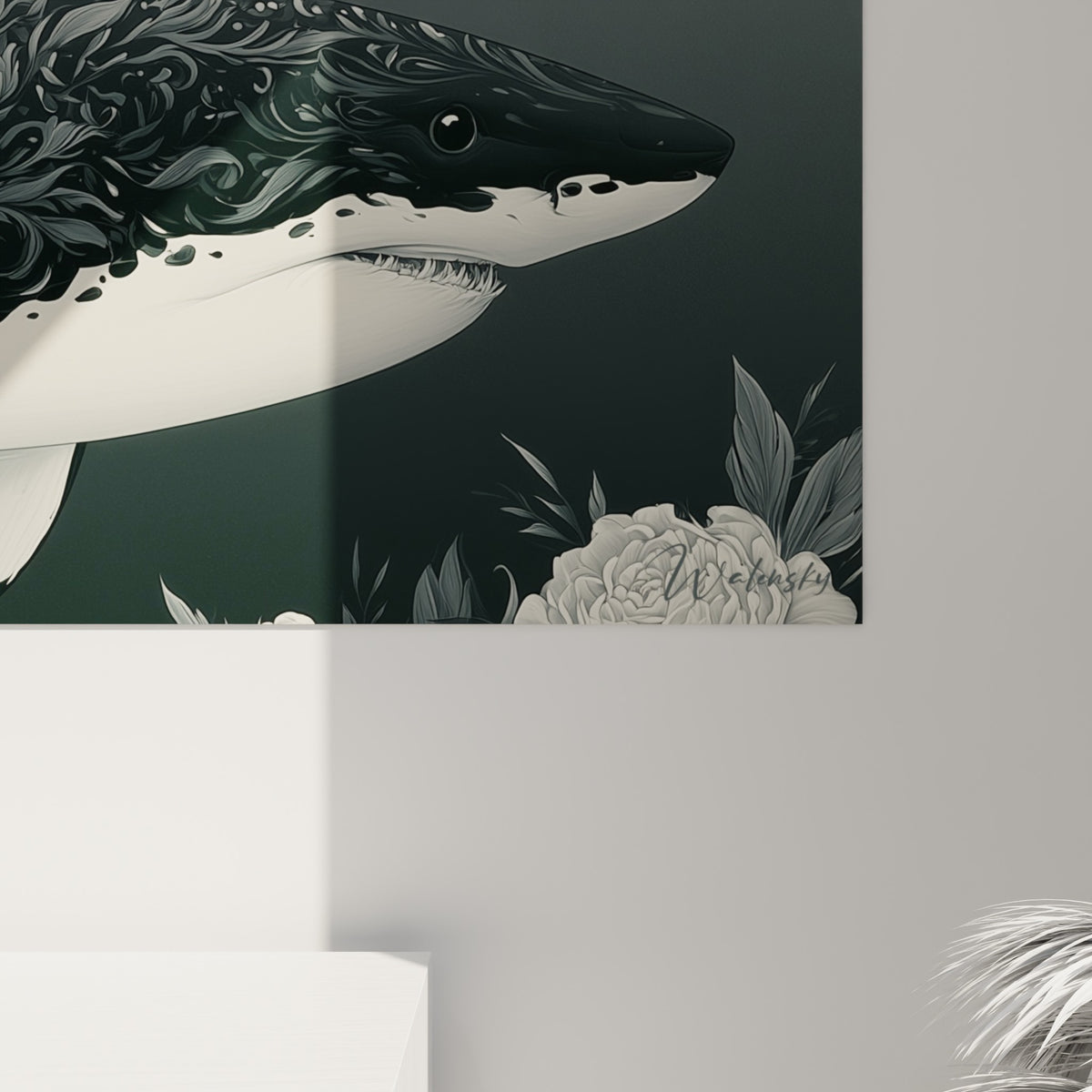 Détail des gravures florales noires et blanches sur la peau du requin, grain lisse et brillant du tirage
