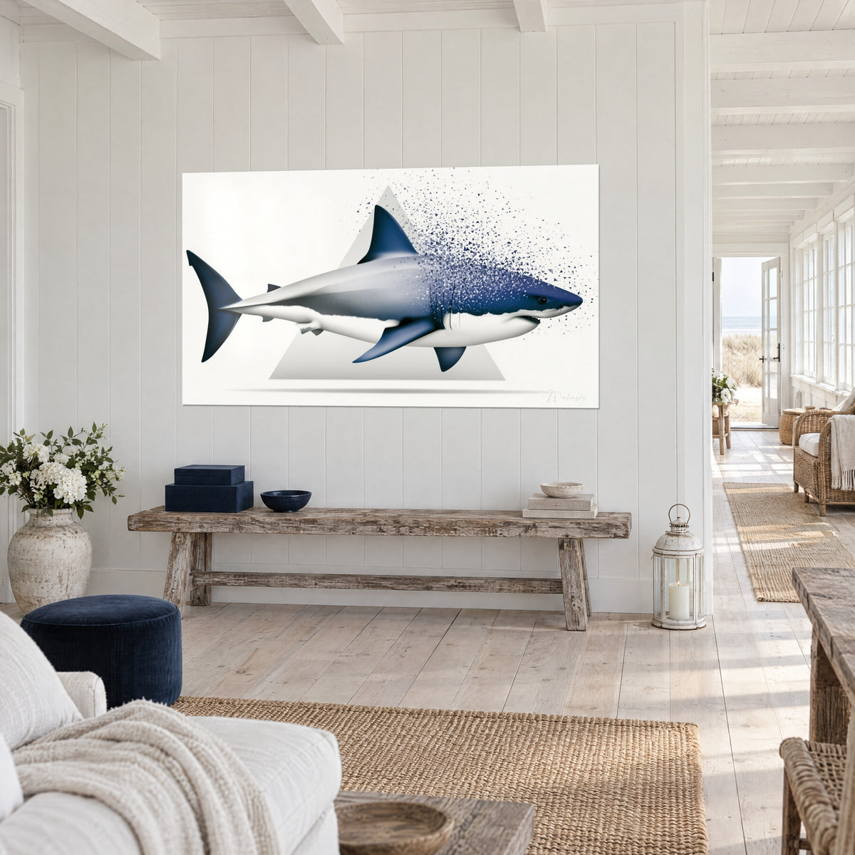 Schilderij zwartepuntshaai in marineblauw en crème, waarvan de snuit oplost in fragmenten, driekwartzicht, huis aan zee