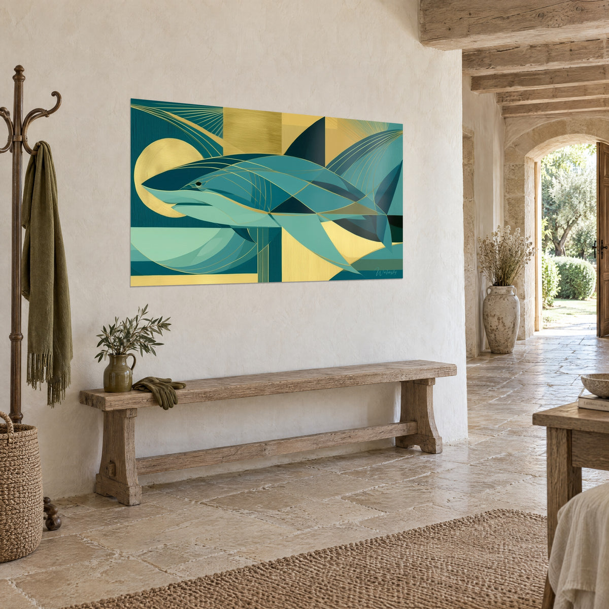Schilderij gestileerde haai in turquoise en goudgele facetten, zonlichtreflecties, opgehangen boven een rustieke houten bank