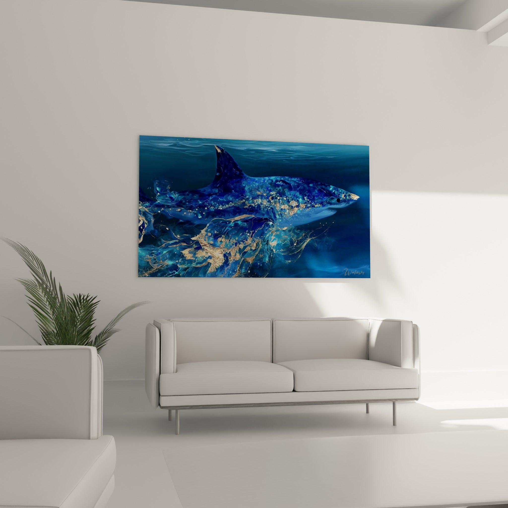 Requin marbré bleu nuit et or, nageoire violette dressée, au-dessus d'un canapé dans un salon lumineux