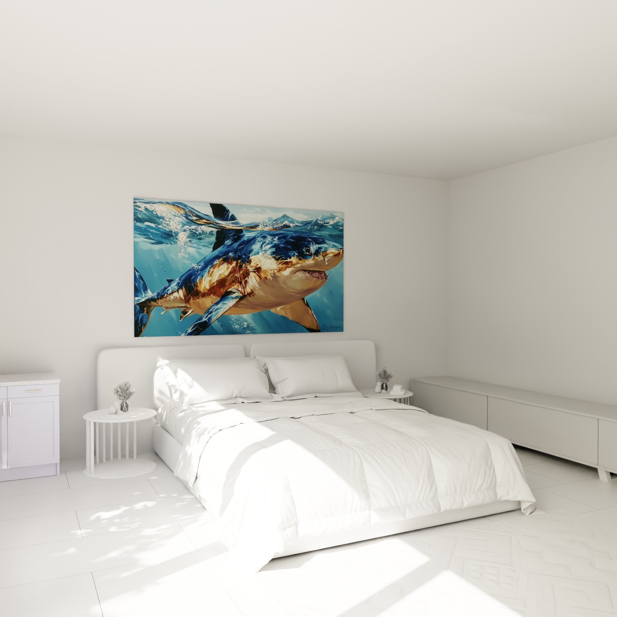 Requin bleu et ocre en pleine nage, accroché au-dessus d'un lit dans une chambre claire