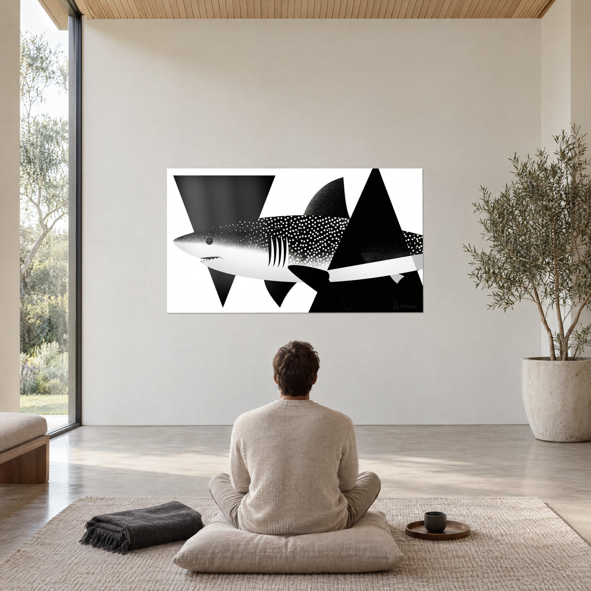Tableau grand requin pointillé noir et blanc, branchies striées et nageoire grainée, face à un homme assis en méditation sur un coussin