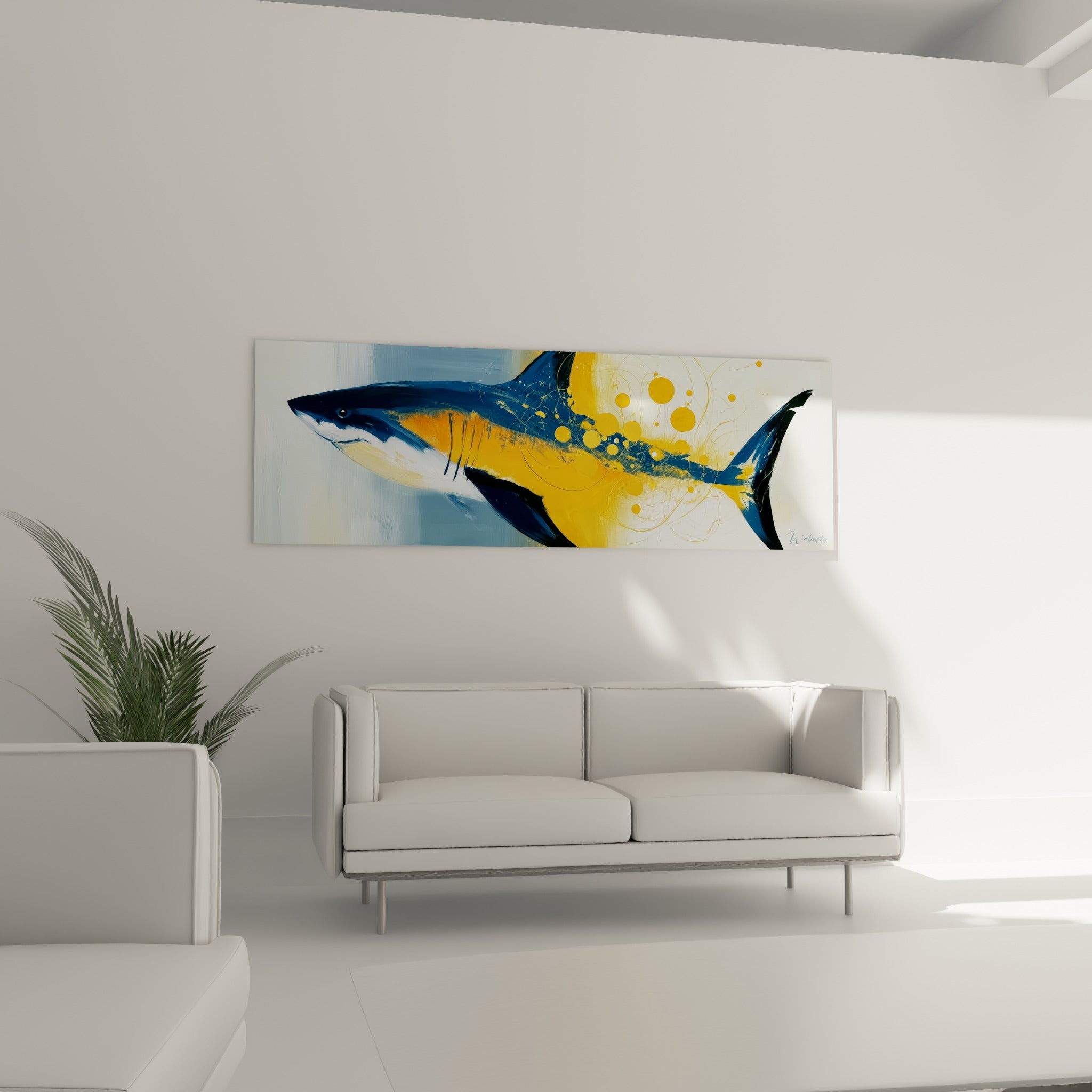 Requin jaune moutarde et bleu marine, silhouette fluide, au-dessus d'un canapé dans un salon lumineux