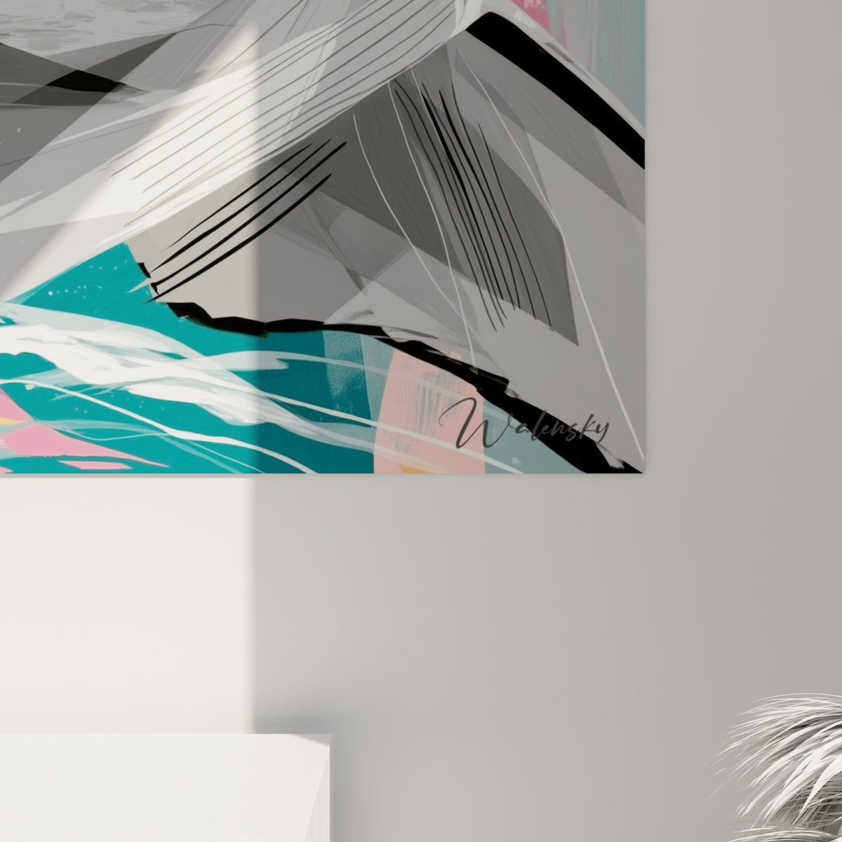 Détail du museau du requin en gris texturé, coulures blanches et pigments corail visibles de près