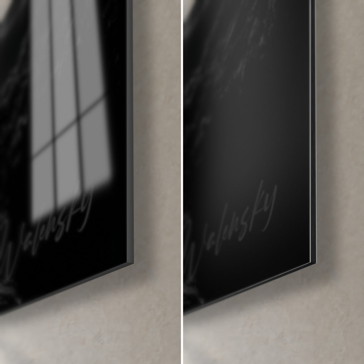 Schilderij van een grijs-witte haai, rechtsonder: glanzend acrylglas dat links het raam weerspiegelt, rechts mat zwart Dibond