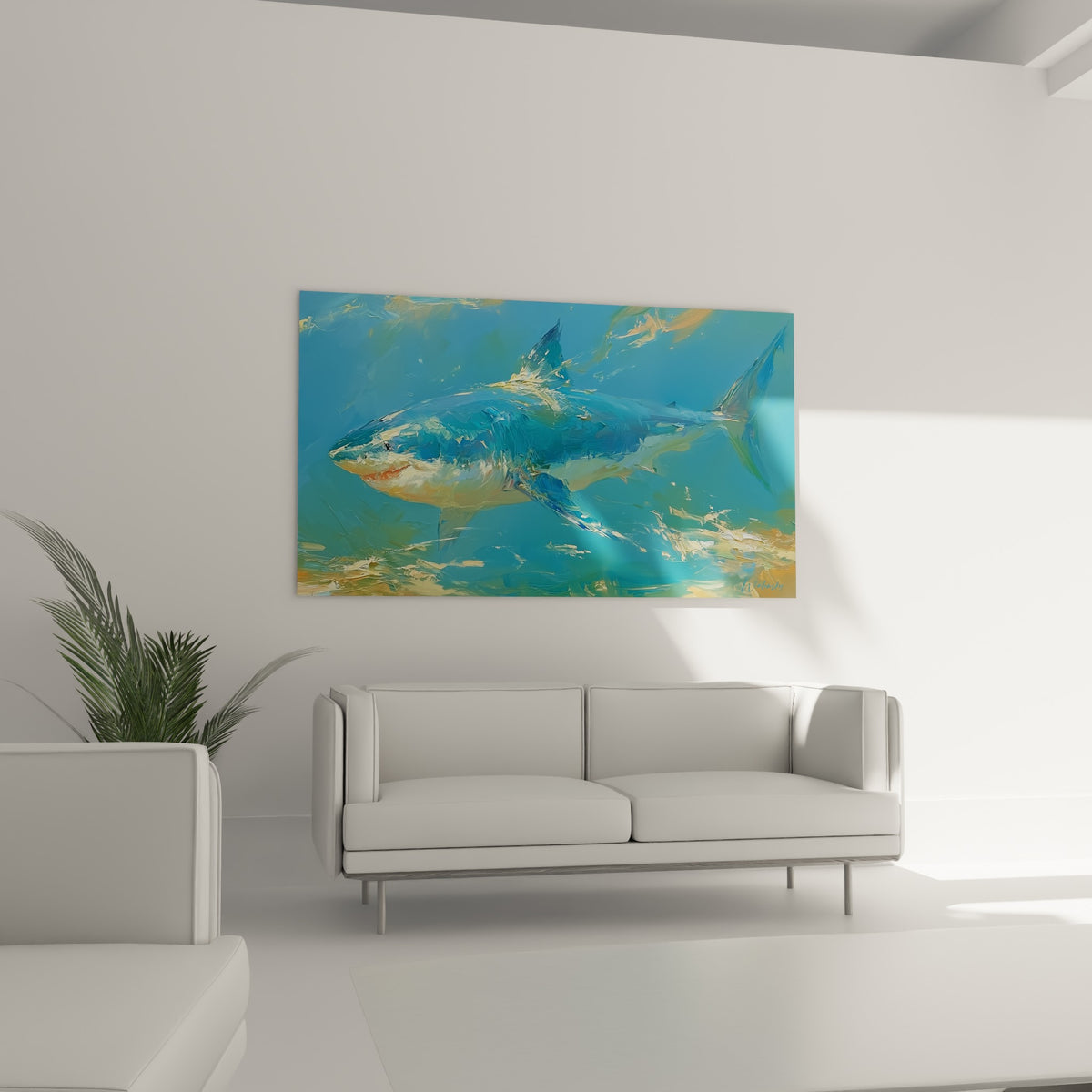 Grand requin bleu et doré en mouvement au-dessus d'un canapé dans un salon lumineux